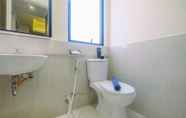 Toilet Kamar 7 New Furnished and Enjoy 2BR at Meikarta Apartment