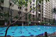 Kolam Renang Strategic & Relaxing 2BR at Gateway Apartment Ahmad Yani Cicadas