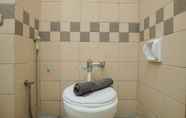 Toilet Kamar 6 Spacious and Good 3BR Pangeran Jayakarta Apartment