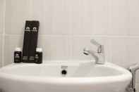 In-room Bathroom Minimalist Studio Semi Apartment at The Lodge Paskal near BINUS University