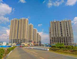 Bangunan 2 Brand New and Modern 2BR Meikarta Apartment