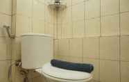 In-room Bathroom 2 Comfort and Strategic Studio Apartment Margonda Residence 2 near UI