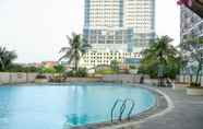 Kolam Renang 3 Comfort and Strategic Studio Apartment Margonda Residence 2 near UI