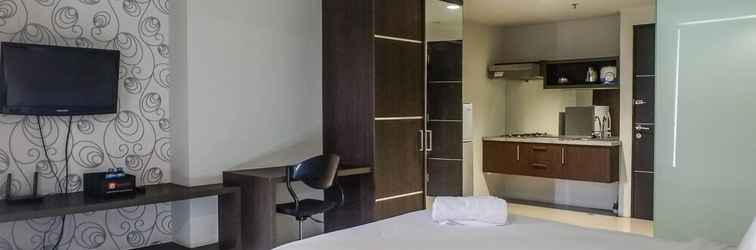 Bilik Tidur Classic Modern Studio Room Apartment at The Square Surabaya