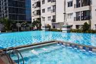 Kolam Renang Simply Strategic and Homey Studio Signature Park Tebet Apartment