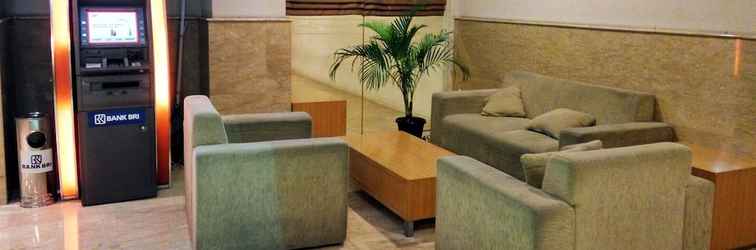 Lobby Simply Strategic and Homey Studio Signature Park Tebet Apartment