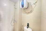Phòng tắm bên trong Simply Homey 2BR Apartment at Gateway Pasteur