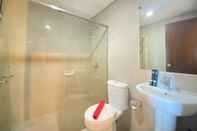 Toilet Kamar Deluxe & Well Appointed 2BR at El Royale Apartment