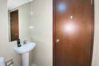 Toilet Kamar Deluxe & Well Appointed 2BR at El Royale Apartment