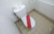 Toilet Kamar 5 Elegant 2BR Bassura City Apartment