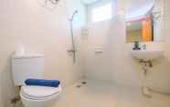 Toilet Kamar 7 Cozy Stay 2BR Apartment Woodland Park Residence