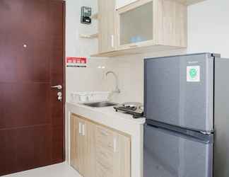 Kamar Tidur 2 Comfort and Elegant Studio Apartment at Springwood Residence