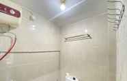 In-room Bathroom 6 Stylish & Comfy Studio Apartment at Gateway Ahmad Yani Cicadas