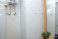 In-room Bathroom Comfort and Stylish Studio Signature Park Tebet Apartment