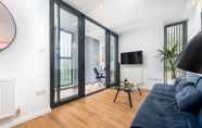 Common Space 2 Modern Kingston Home Close to Hampton Court Palace by Underthedoormat