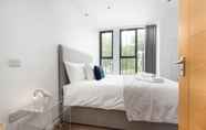 Kamar Tidur 4 Modern Kingston Home Close to Hampton Court Palace by Underthedoormat