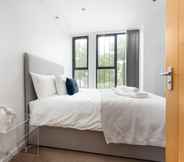 Bilik Tidur 4 Modern Kingston Home Close to Hampton Court Palace by Underthedoormat