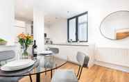 Kamar Tidur 6 Modern Kingston Home Close to Hampton Court Palace by Underthedoormat