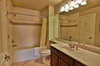 Toilet Kamar Unit 312 1 BD/ 1 BA Condo