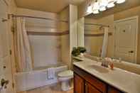 Toilet Kamar Unit 311 1 BD/ 1 BA Condo