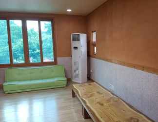 Lobby 2 Gyeongju Healing Camp Glamping