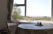 Kamar Tidur 7 Cosy and Rural Lodge at Goldhill Glamping