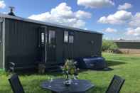 Common Space Charming Shepherds hut Beautiful Countryside