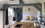 Bedroom 4 Charming Shepherds hut Beautiful Countryside