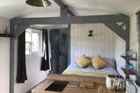 Bedroom Charming Shepherds hut Beautiful Countryside