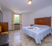 Kamar Tidur 3 Residenza Rocca del Lago 3