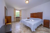 Kamar Tidur Residenza Rocca del Lago 3