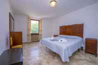 Bedroom Residenza Rocca del Lago 3