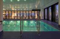 Swimming Pool Adina Apartment Hotel Munich