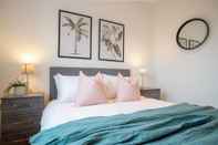 Bedroom Deluxe & Chic 1 & 2 Bed Apts near Heathrow, Legoland, & Windsor Slough