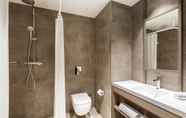 In-room Bathroom 2 AC Hotel by Marriott Wuerzburg