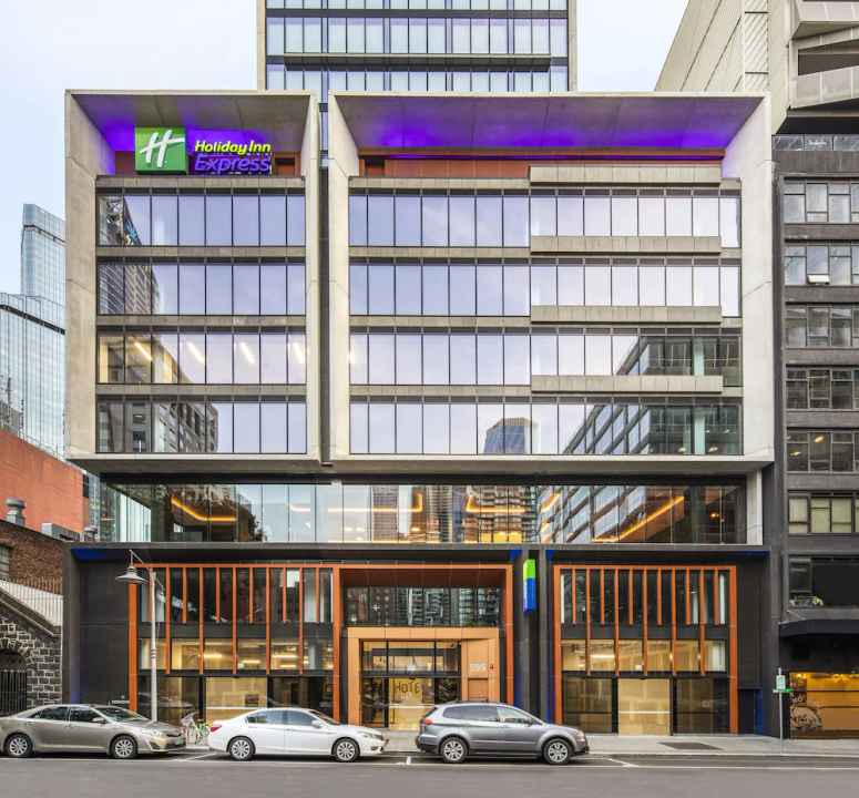 Room rate Holiday Inn Express Melbourne Little Collins, an IHG Hotel,  Melbourne CBD from 04-04-2023 until 05-04-2023