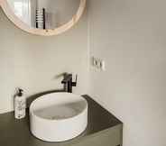 In-room Bathroom 3 stuub saig