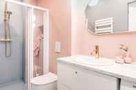 In-room Bathroom Flat White Apartamenty 49