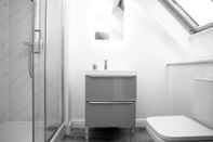 Toilet Kamar Pochin House Collections