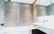 In-room Bathroom 5 Liverpool Street Apartments by MySquare