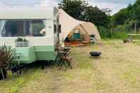 Common Space Private Glamping in a Vintage Caravan & Bell Tent