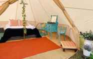 ห้องนอน 7 Private Glamping in a Vintage Caravan & Bell Tent