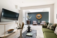 Lobby The Heart of Shepherds Bush - Modern 2bdr Apartment With Garden