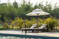 Kolam Renang Coorg Maharaja Resorts and Spa