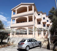 Exterior 7 Beautiful 2-bed Apartment in Okrug Gornji