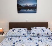 Bedroom 6 Beautiful 2-bed Apartment in Okrug Gornji