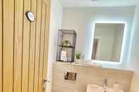 Toilet Kamar Apartment Twelve