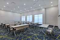 Functional Hall Hampton Inn & Suites by Hilton Burlington Toronto