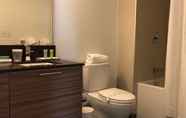 Toilet Kamar 6 National at Tysons Center