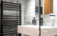 In-room Bathroom 7 Luxury Blackpool Apartments by Sasco